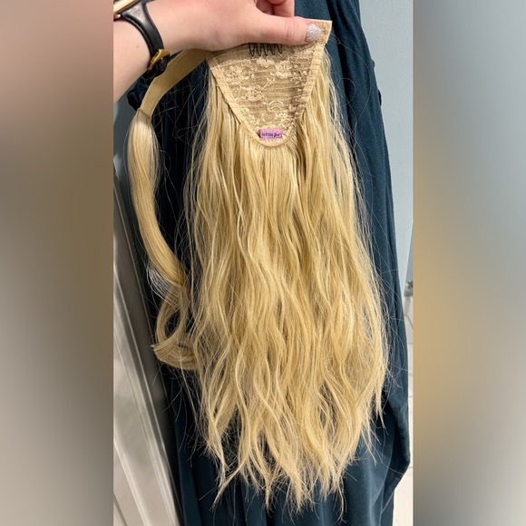 Insert Name Here Aly ponytail - Picture 3 of 4